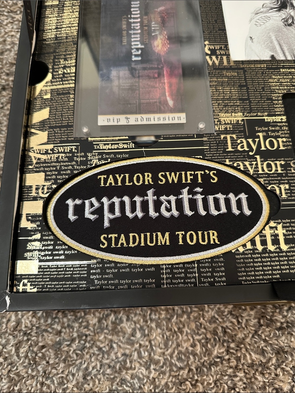 Taylor Swift Reputation VIP Stadium Tour Box - Picture 12 of 17
